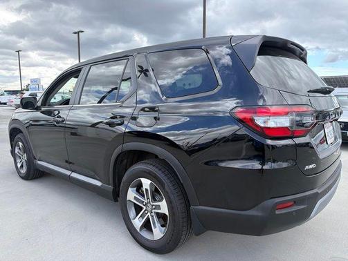 Crystal Black Pearl 2025 Honda Pilot EX-L