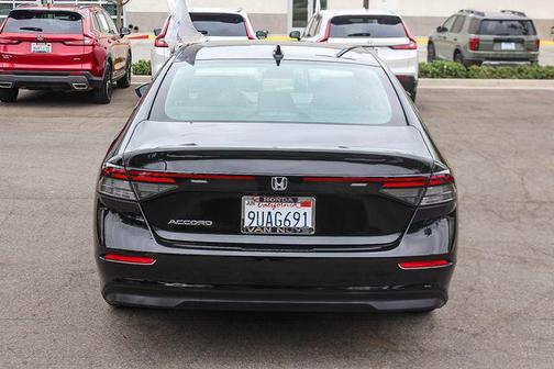 Crystal Black Pearl 2025 Honda Accord SE