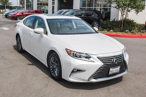 Eminent White Pearl 2017 Lexus ES 350 Base