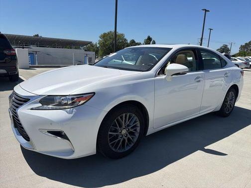 Eminent White Pearl 2017 Lexus ES 350 Base