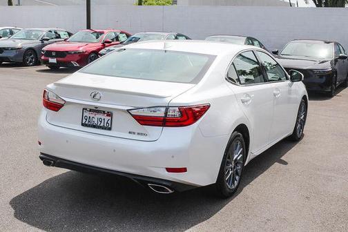 Eminent White Pearl 2017 Lexus ES 350 Base