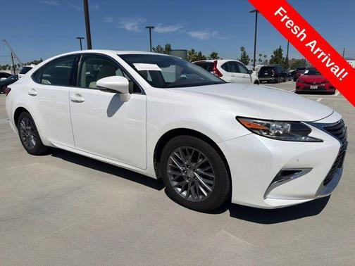 Eminent White Pearl 2017 Lexus ES 350 Base