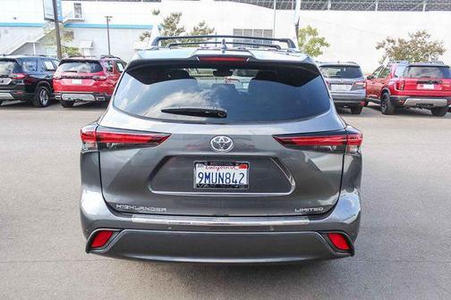 Magnetic Gray Metallic 2024 Toyota Highlander Limited