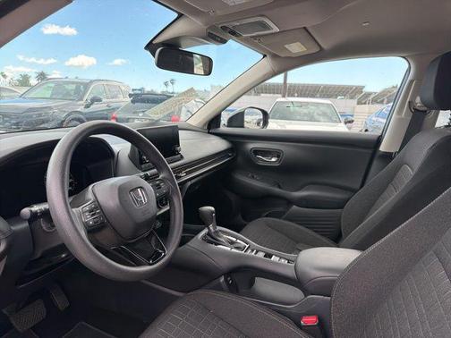 Crystal Black Pearl 2025 Honda HR-V LX