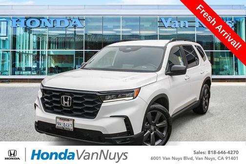 Platinum White Pearl 2023 Honda Pilot AWD Sport