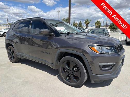 Granite Crystal Metallic Clearcoat 2018 Jeep Compass Latitude
