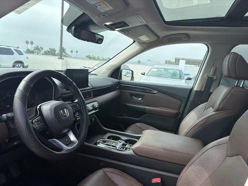 Crystal Black Pearl 2024 Honda Pilot Elite