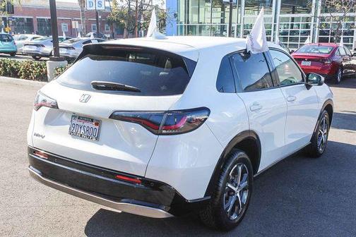 Platinum White Pearl 2023 Honda HR-V EX-L