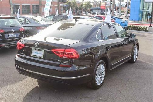 2016 Volkswagen Passat 1.8T SE w/Technology