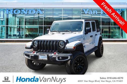 Bright White Clearcoat 2018 Jeep Wrangler Unlimited Sahara