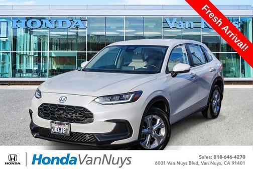 Platinum White Pearl 2024 Honda HR-V LX