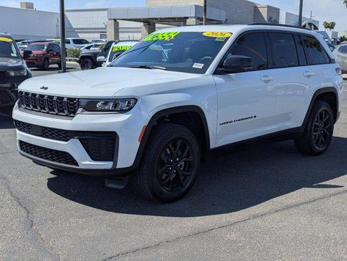 Bright White Clearcoat 2026 Jeep Grand Cherokee Altitude