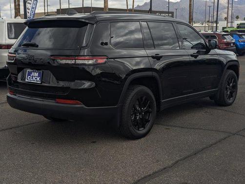 Diamond Black Crystal Pearlcoat 2025 Jeep Grand Cherokee L Altitude