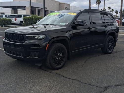 Diamond Black Crystal Pearlcoat 2025 Jeep Grand Cherokee L Altitude