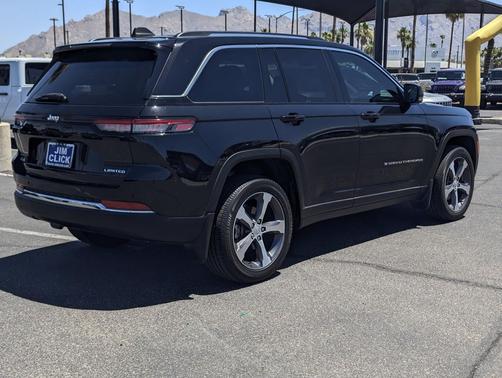 Diamond Black Crystal Pearlcoat 2023 Jeep Grand Cherokee Limited