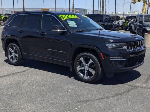 Diamond Black Crystal Pearlcoat 2023 Jeep Grand Cherokee Limited