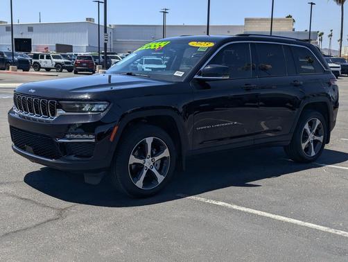 Diamond Black Crystal Pearlcoat 2023 Jeep Grand Cherokee Limited