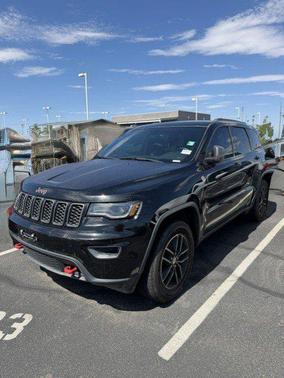 Diamond Black Crystal Pearlcoat 2017 Jeep Grand Cherokee Trailhawk