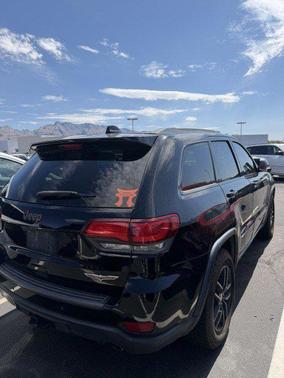 Diamond Black Crystal Pearlcoat 2017 Jeep Grand Cherokee Trailhawk