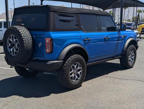 Velocity Blue Metallic 2023 Ford Bronco Badlands