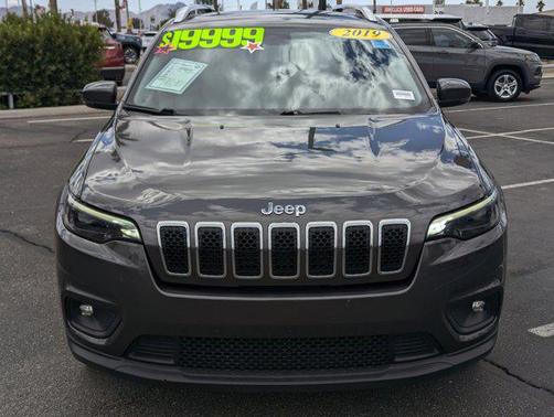 Granite Crystal Metallic Clearcoat 2019 Jeep Cherokee Latitude Plus