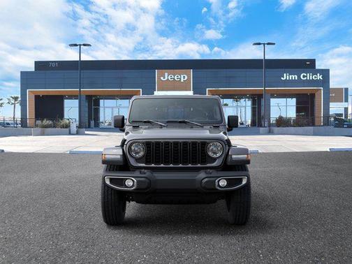 Granite Crystal Metallic Clearcoat 2026 Jeep Gladiator Sahara 4x4