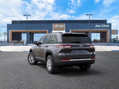 Baltic Gray Metallic Clearcoat 2026 Jeep Grand Cherokee Altitude