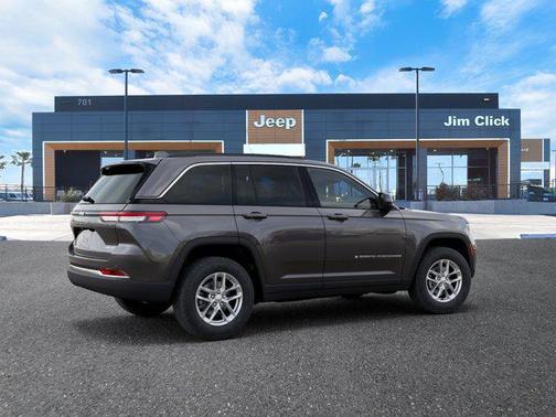 Baltic Gray Metallic Clearcoat 2026 Jeep Grand Cherokee Altitude