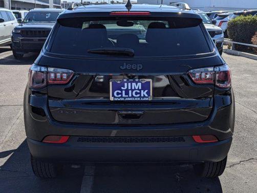 Diamond Black Crystal Pearlcoat 2026 Jeep Compass Latitude