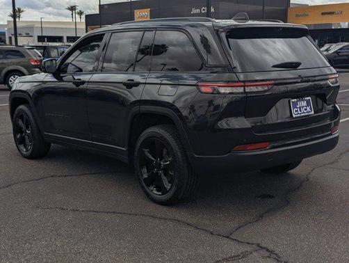 Rocky Mountain Pearlcoat 2023 Jeep Grand Cherokee Limited