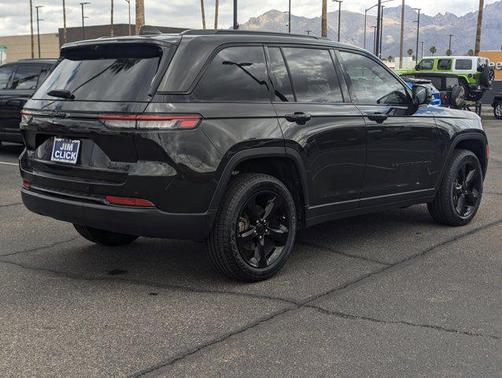 Rocky Mountain Pearlcoat 2023 Jeep Grand Cherokee Limited