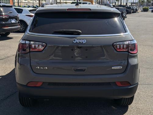 Sting-Gray Clearcoat 2023 Jeep Compass Latitude
