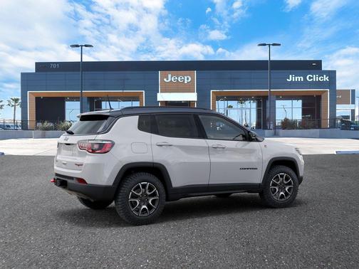 Bright White Clearcoat 2026 Jeep Compass Trailhawk
