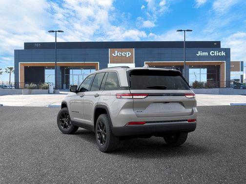 Silver Zynith 2026 Jeep Grand Cherokee Altitude