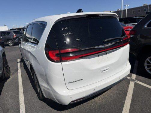 Bright White Clearcoat 2023 Chrysler Pacifica Touring L