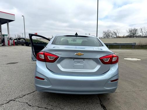 2018 Chevrolet Cruze LS