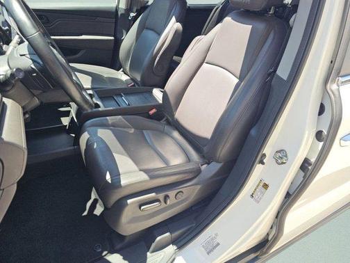 White Diamond Pearl 2018 Honda Odyssey EX-L