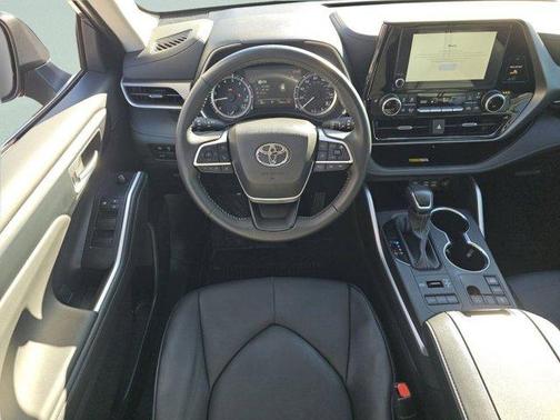 2025 Toyota Highlander XLE
