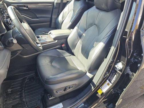 2022 Toyota Highlander Hybrid Limited