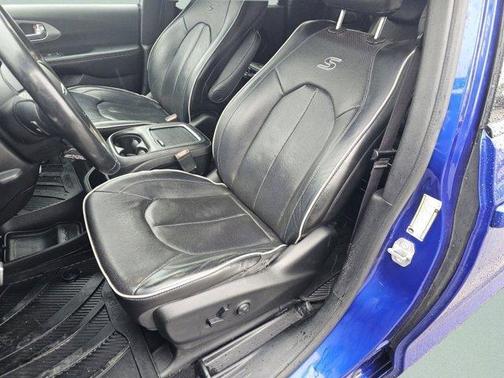 Ocean Blue Metallic 2019 Chrysler Pacifica Limited