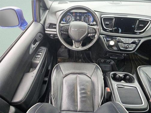 Ocean Blue Metallic 2019 Chrysler Pacifica Limited