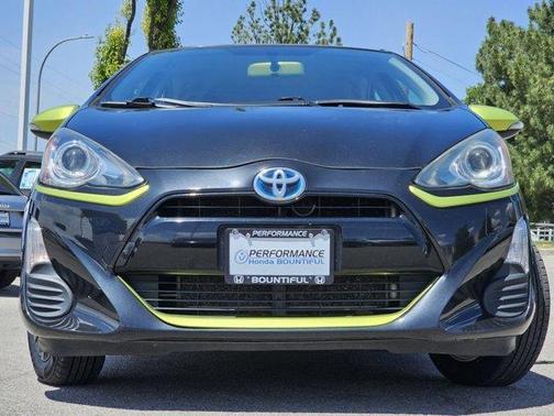2016 Toyota Prius c Persona Series