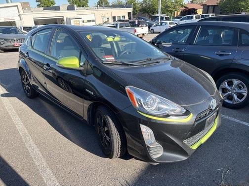 2016 Toyota Prius c Persona Series