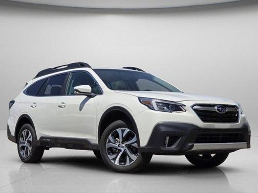Crystal White Pearl 2022 Subaru Outback Limited