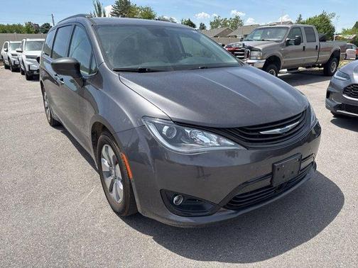 2018 Chrysler Pacifica Hybrid Limited