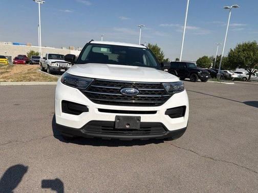 White Metallic 2022 Ford Explorer XLT