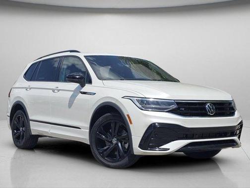 Opal White Pearl Effect 2023 Volkswagen Tiguan 2.0T SE R-Line Black