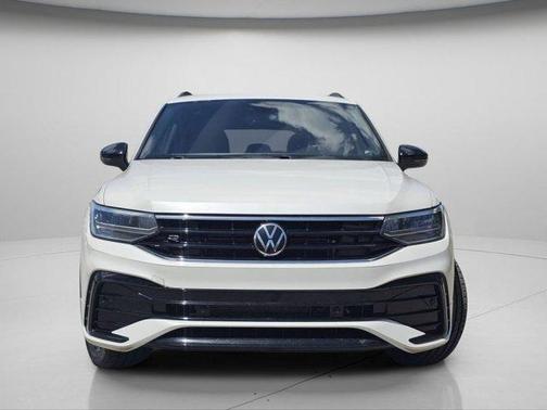 Opal White Pearl Effect 2023 Volkswagen Tiguan 2.0T SE R-Line Black