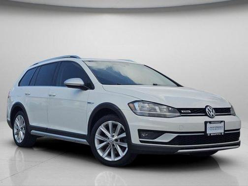 Pure White 2018 Volkswagen Golf Alltrack TSI S