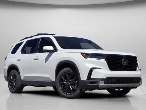 White 2025 Honda Pilot Elite